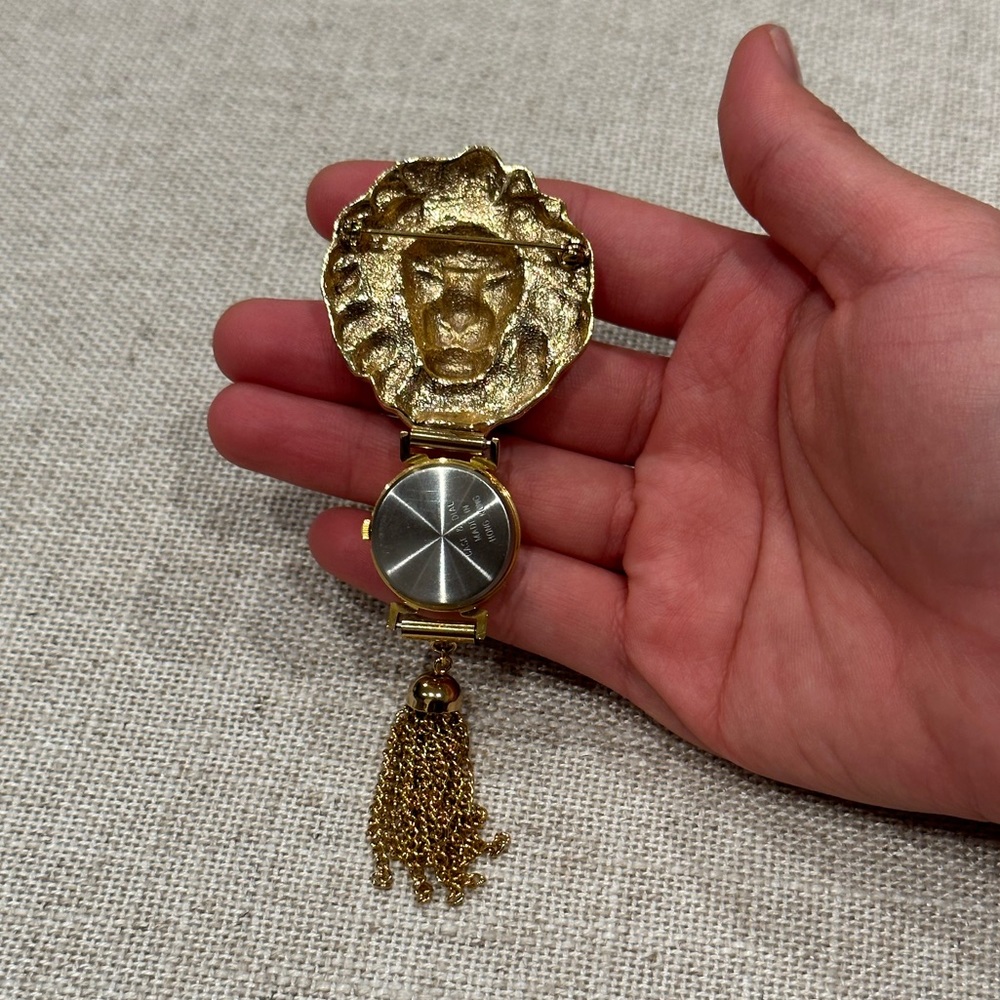 Unique Lion Head Broach with Watch - Excellent Condition - Picture 5 of 6